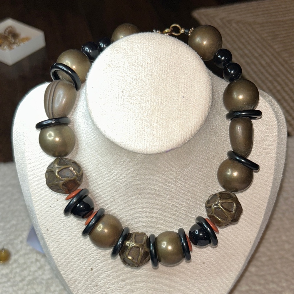 Vintage Flora Black and Gold Beaded Necklace